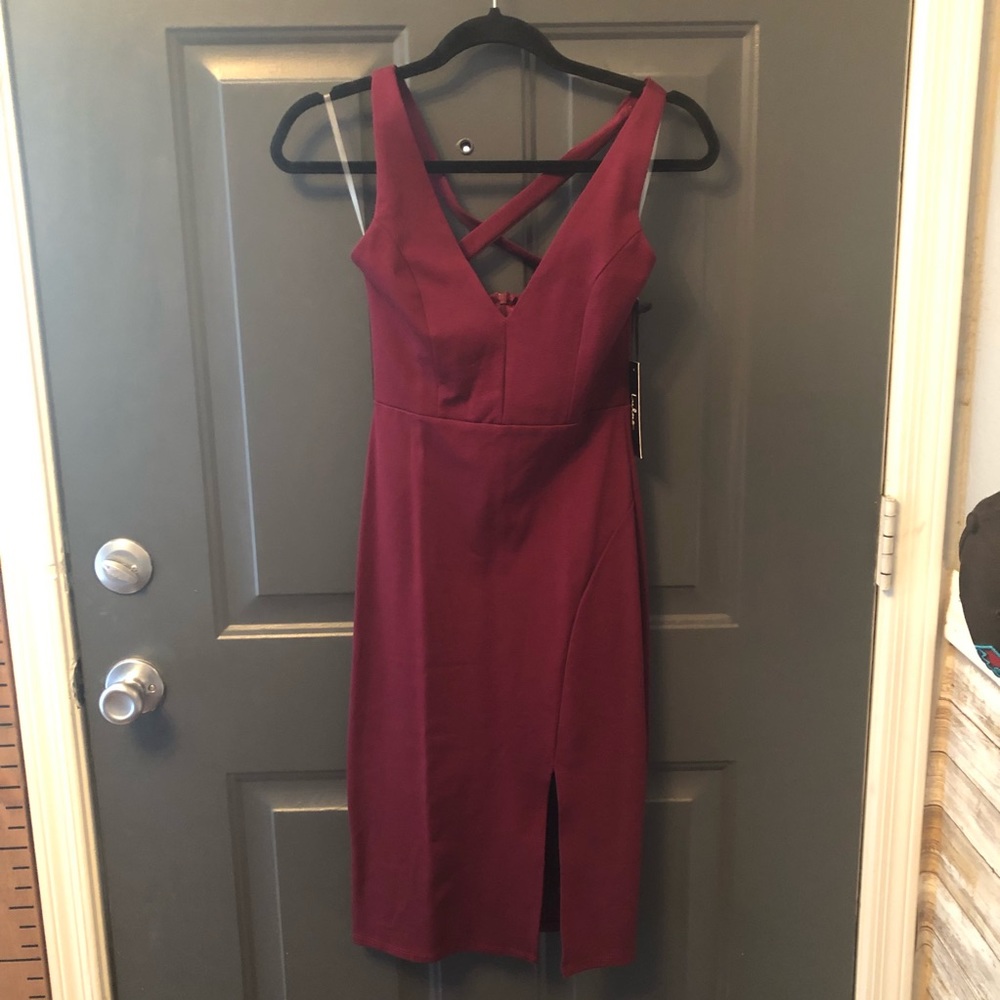 Gorgeous, form fitting burgundy dress